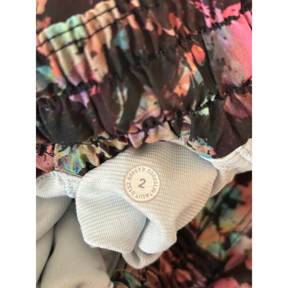 Lululemon Shorts Women's 2 Hotty Hot Stencil Blossom Running Lined Pull On - Picture 7 of 12